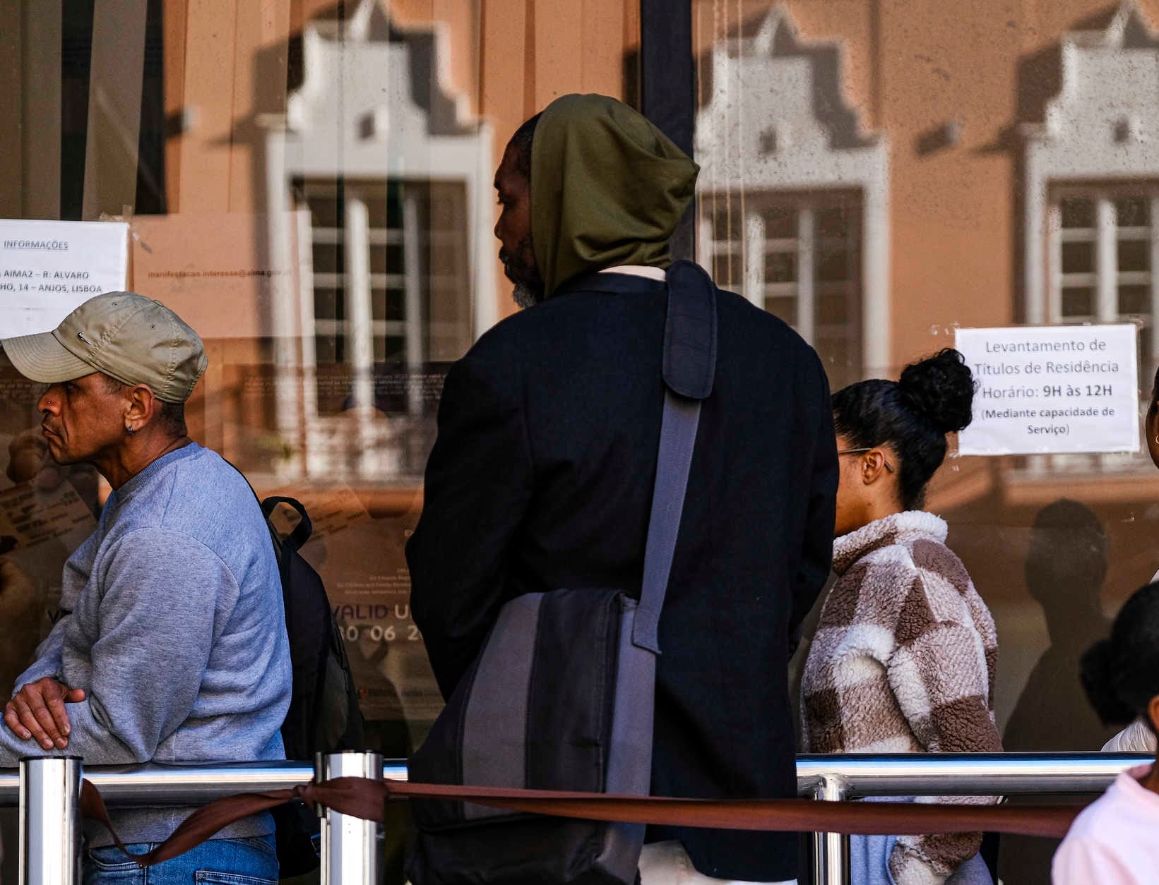 Imigrantes enfrentam confusão sobre como renovar residência