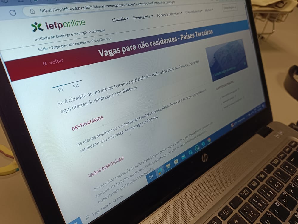 Ainda está no Brasil? Saiba como encontrar vagas de emprego em Portugal imagem do post