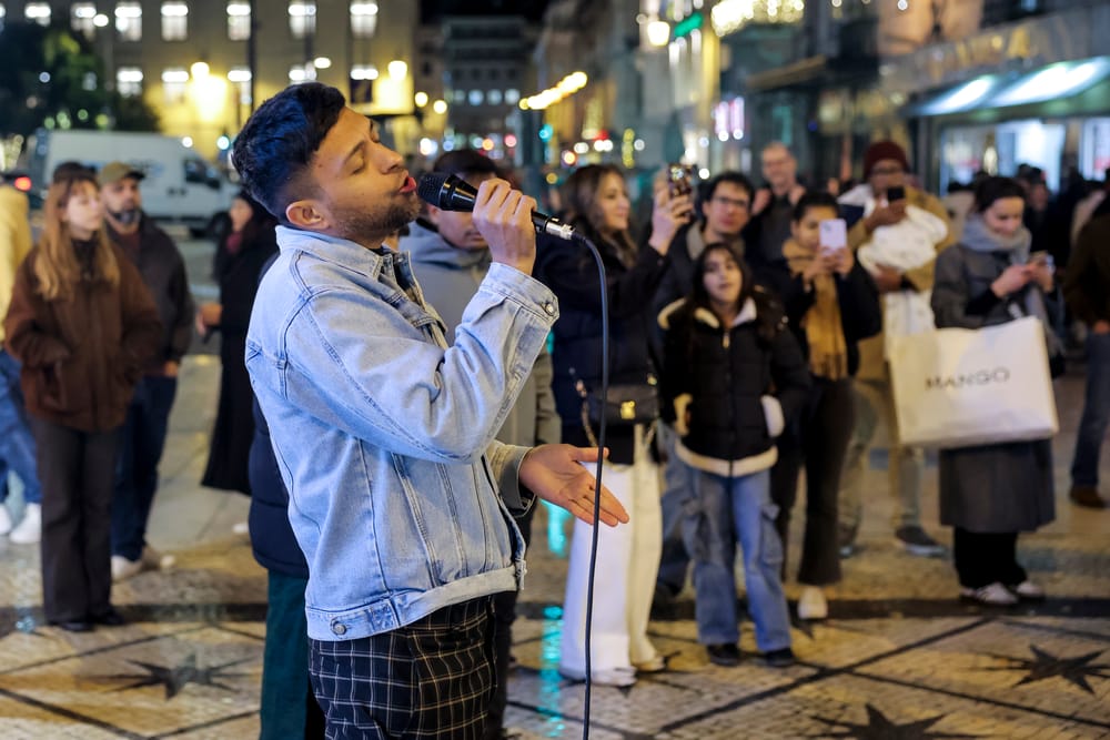 Brasileiros levam arte de rua às noites de Natal em Lisboa imagem do post